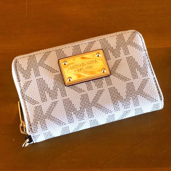 Michael Kors wallet - Picture 1 of 5